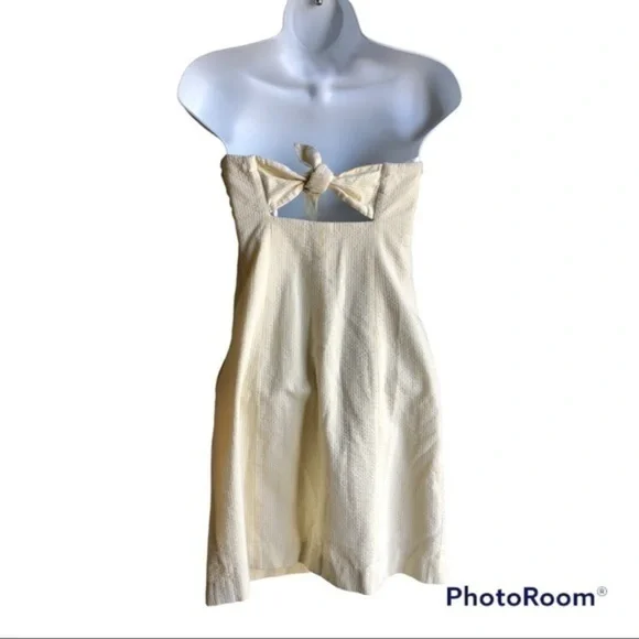 Lilly Pulitzer light yellow and white seersucker Franco dress 0 - Picture 5 of 12
